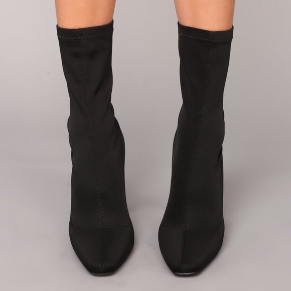 FASHION NOVA • Sleek Sock-Like Bootie • Size 9 - Picture 5 of 7
